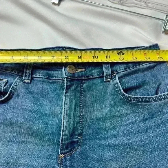 Lee Relaxed Fit Straight Leg, High Rise, Instantly Slim Jeans (Size 10) - Picture 8 of 9